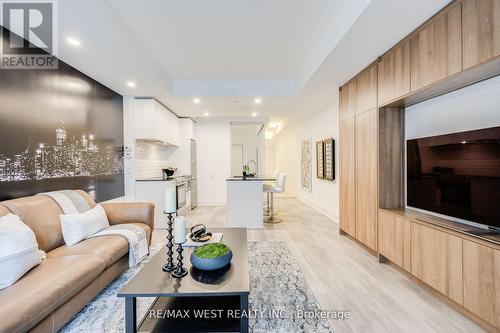 202 - 57 St Joseph Street, Toronto (Bay Street Corridor), ON - Indoor Photo Showing Living Room