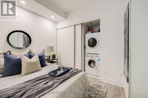 202 - 57 St Joseph Street, Toronto (Bay Street Corridor), ON - Indoor Photo Showing Laundry Room