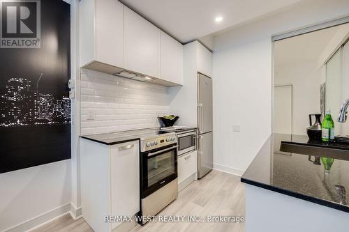 202 - 57 St Joseph Street, Toronto (Bay Street Corridor), ON - Indoor Photo Showing Kitchen