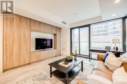 202 - 57 St Joseph Street, Toronto (Bay Street Corridor), ON - Indoor Photo Showing Living Room