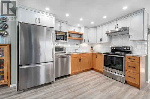 7040 Savona Access Rd, Kamloops, BC - Indoor Photo Showing Kitchen