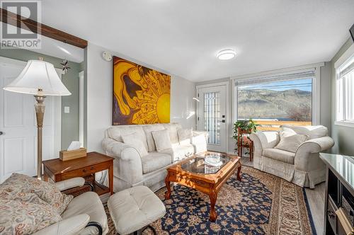 7040 Savona Access Rd, Kamloops, BC - Indoor Photo Showing Living Room