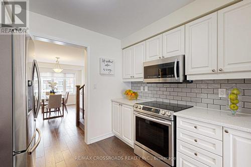 34 Bluegill Crescent, Whitby (Lynde Creek), ON - Indoor Photo Showing Kitchen With Stainless Steel Kitchen With Upgraded Kitchen