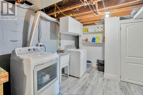 1418 Pillette Road, Windsor, ON - Indoor Photo Showing Laundry Room