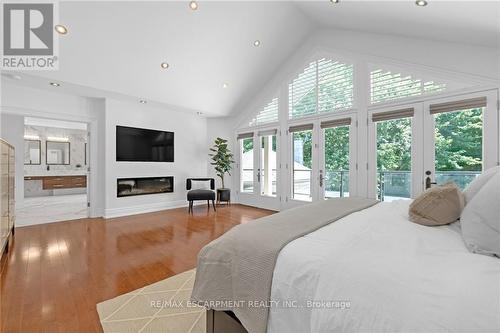 2642 Bluffs Way, Burlington, ON - Indoor Photo Showing Bedroom