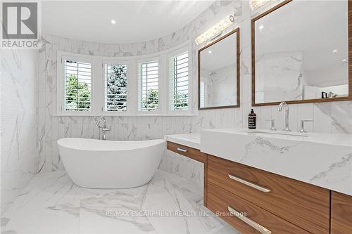 2642 Bluffs Way, Burlington, ON - Indoor Photo Showing Bathroom