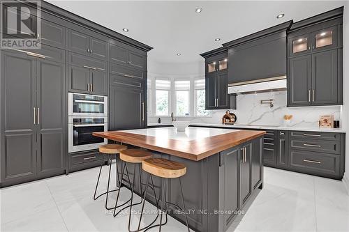 2642 Bluffs Way, Burlington, ON - Indoor Photo Showing Kitchen With Upgraded Kitchen