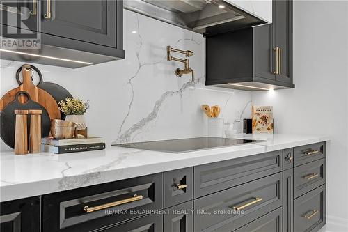 2642 Bluffs Way, Burlington, ON - Indoor Photo Showing Kitchen