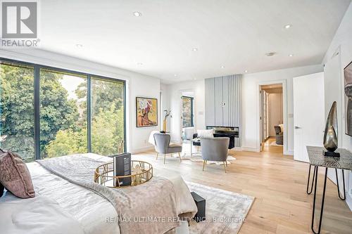 4 Burleigh Heights Drive, Toronto, ON - Indoor Photo Showing Living Room