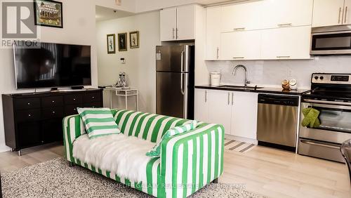 337 - 28 Prince Regent Street, Markham, ON - Indoor Photo Showing Kitchen With Stainless Steel Kitchen