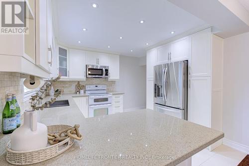 358 Woodlawn Crescent, Milton (Bronte Meadows), ON - Indoor Photo Showing Kitchen