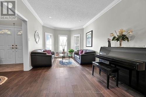 1151 Lockhart Road, Burlington, ON - Indoor Photo Showing Living Room