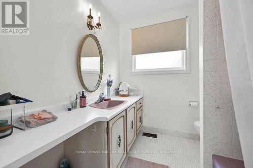 1929 Fieldgate Drive, Burlington (Tyandaga), ON - Indoor Photo Showing Bathroom