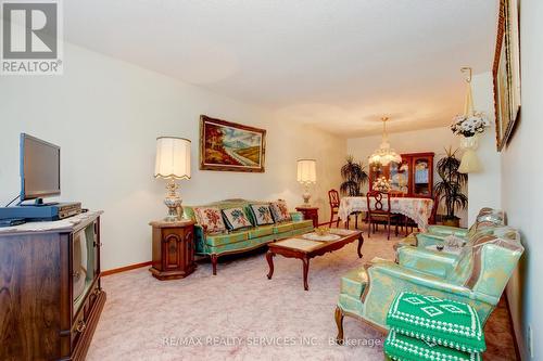 42 Mallard Crescent, Brampton (Central Park), ON - Indoor Photo Showing Living Room