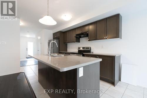 7711 Redbud Lane, Niagara Falls, ON - Indoor Photo Showing Kitchen With Double Sink