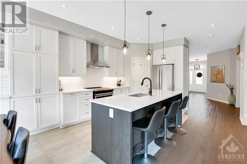 649 Parade Drive, Stittsville, ON - Indoor Photo Showing Kitchen With Upgraded Kitchen