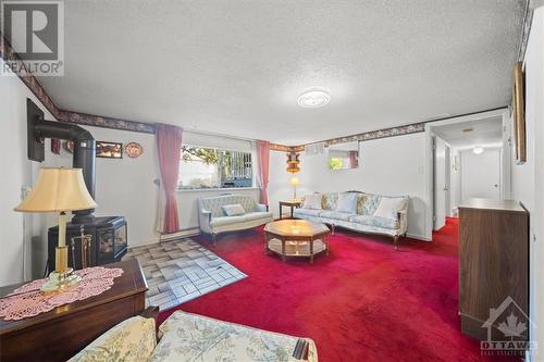 132 Martin Street, Richmond, ON - Indoor Photo Showing Living Room