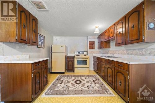 132 Martin Street, Richmond, ON - Indoor Photo Showing Kitchen