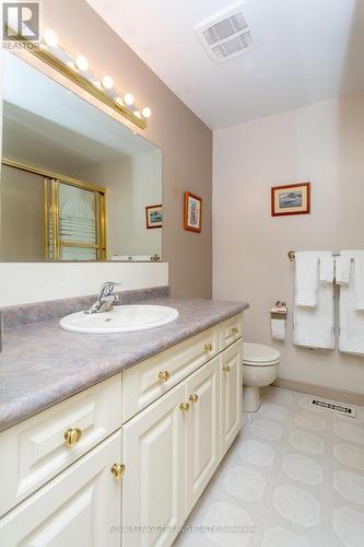 32 Vincent Crescent, London, ON - Indoor Photo Showing Bathroom