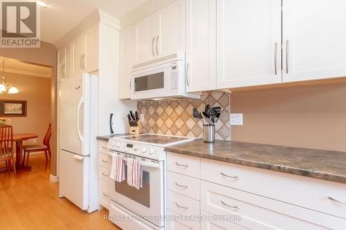 32 Vincent Crescent, London, ON - Indoor Photo Showing Kitchen