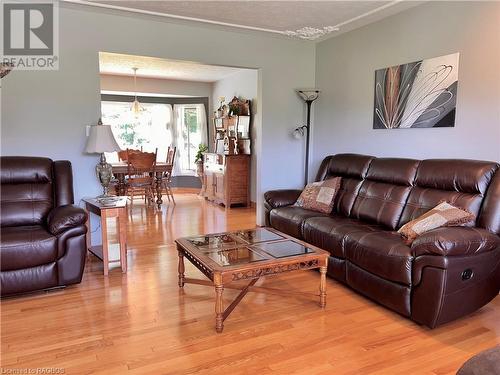 315416 Highway 6, Chatsworth (Twp), ON - Indoor Photo Showing Living Room