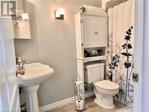 315416 Highway 6, Chatsworth (Twp), ON - Indoor Photo Showing Bathroom