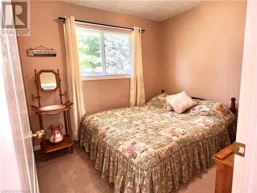 315416 Highway 6, Chatsworth (Twp), ON - Indoor Photo Showing Bedroom