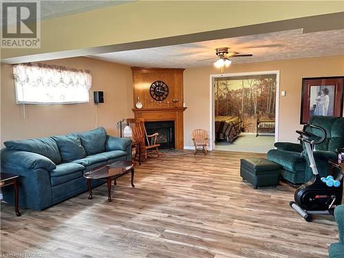 315416 Highway 6, Chatsworth (Twp), ON - Indoor Photo Showing Living Room With Fireplace