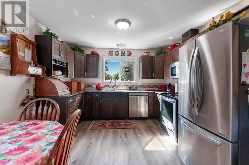 2052 Atkinson Street, Penticton, BC - Indoor Photo Showing Kitchen