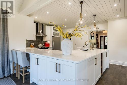 21750 Brunon Avenue, Scugog (Port Perry), ON - Indoor Photo Showing Kitchen