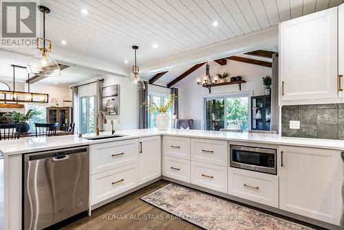 21750 Brunon Avenue, Scugog (Port Perry), ON - Indoor Photo Showing Kitchen With Upgraded Kitchen