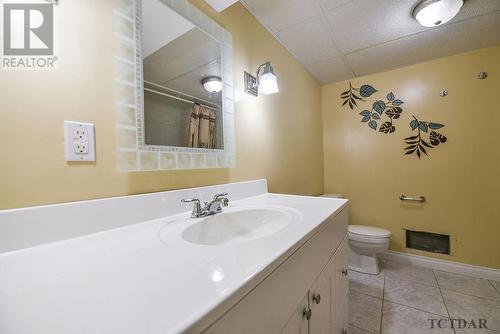 137 Elm St S, Timmins, ON - Indoor Photo Showing Bathroom