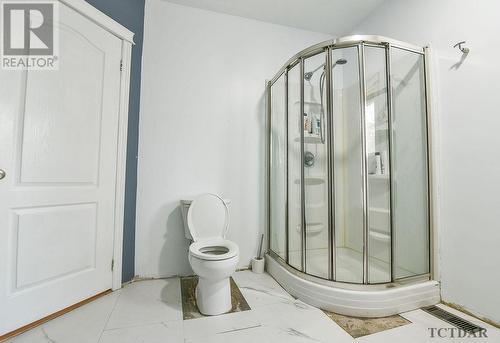 137 Elm St S, Timmins, ON - Indoor Photo Showing Bathroom