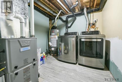 137 Elm St S, Timmins, ON - Indoor Photo Showing Laundry Room