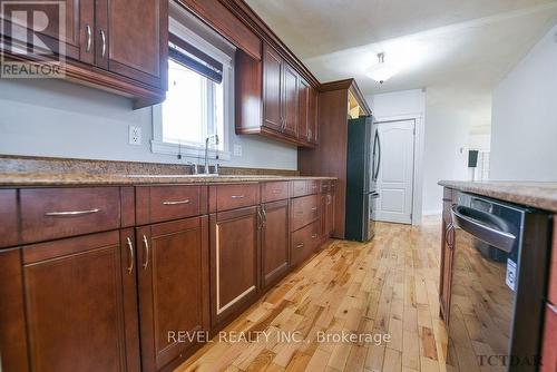 137 Elm Street S, Timmins (Timmins South - East), ON - Indoor Photo Showing Kitchen