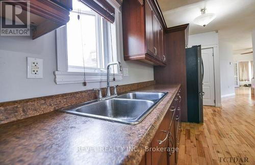 137 Elm Street S, Timmins (Timmins South - East), ON - Indoor Photo Showing Kitchen With Double Sink