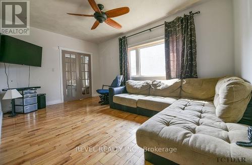 137 Elm Street S, Timmins (Timmins South - East), ON - Indoor Photo Showing Living Room