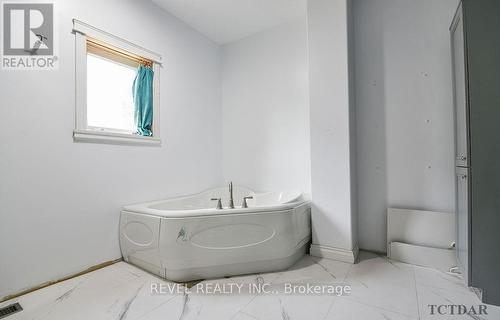 137 Elm Street S, Timmins (Timmins South - East), ON - Indoor Photo Showing Bathroom