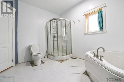 137 Elm Street S, Timmins (Timmins South - East), ON - Indoor Photo Showing Bathroom