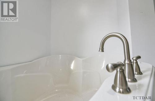 137 Elm Street S, Timmins (Timmins South - East), ON - Indoor Photo Showing Bathroom