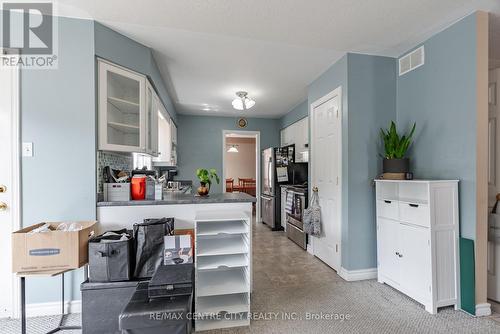 8 Cottonwood Boulevard, Aylmer (Ay), ON - Indoor Photo Showing Kitchen