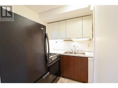 115 Phoenix Avenue, Penticton, BC - Indoor Photo Showing Kitchen With Double Sink