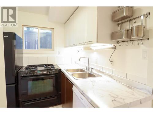 115 Phoenix Avenue, Penticton, BC - Indoor Photo Showing Kitchen With Double Sink