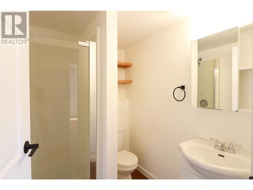 115 Phoenix Avenue, Penticton, BC - Indoor Photo Showing Bathroom