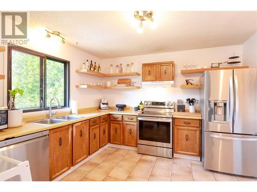 115 Phoenix Avenue, Penticton, BC - Indoor Photo Showing Kitchen With Double Sink