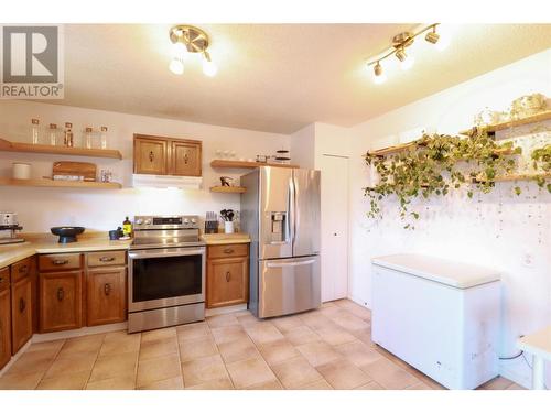 115 Phoenix Avenue, Penticton, BC - Indoor Photo Showing Kitchen