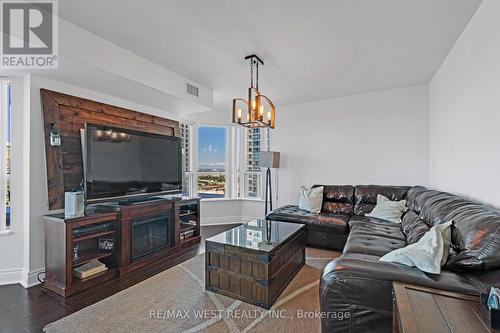 1 - 1 Lee Centre Drive, Toronto (Woburn), ON - Indoor Photo Showing Living Room