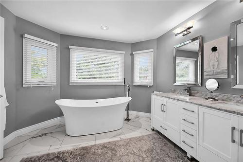 1151 Lockhart Road, Burlington, ON - Indoor Photo Showing Bathroom