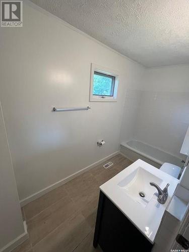 652 102Nd Street, North Battleford, SK - Indoor Photo Showing Bathroom