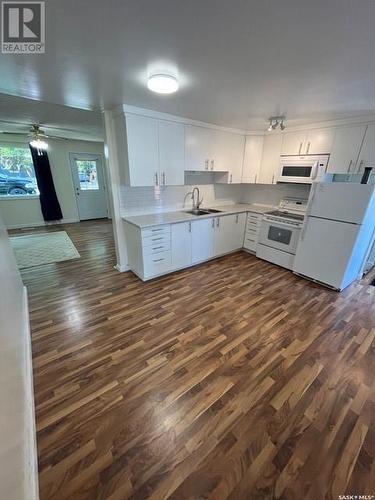 652 102Nd Street, North Battleford, SK - Indoor Photo Showing Kitchen